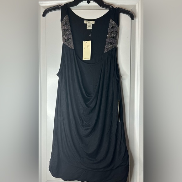 Vertigo Paris Tops - NWT Vertigo Paris sleeveless black tunic top scoop neck XL